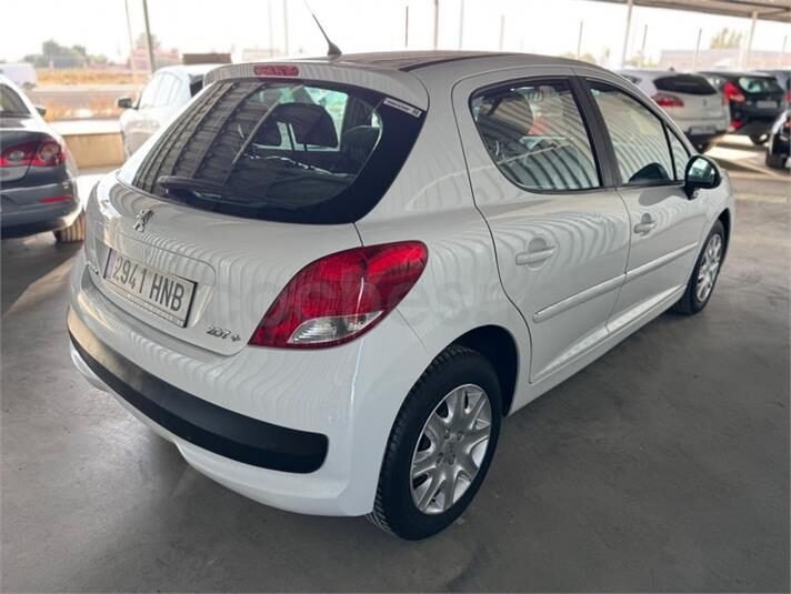 PEUGEOT 207 + 1.4i